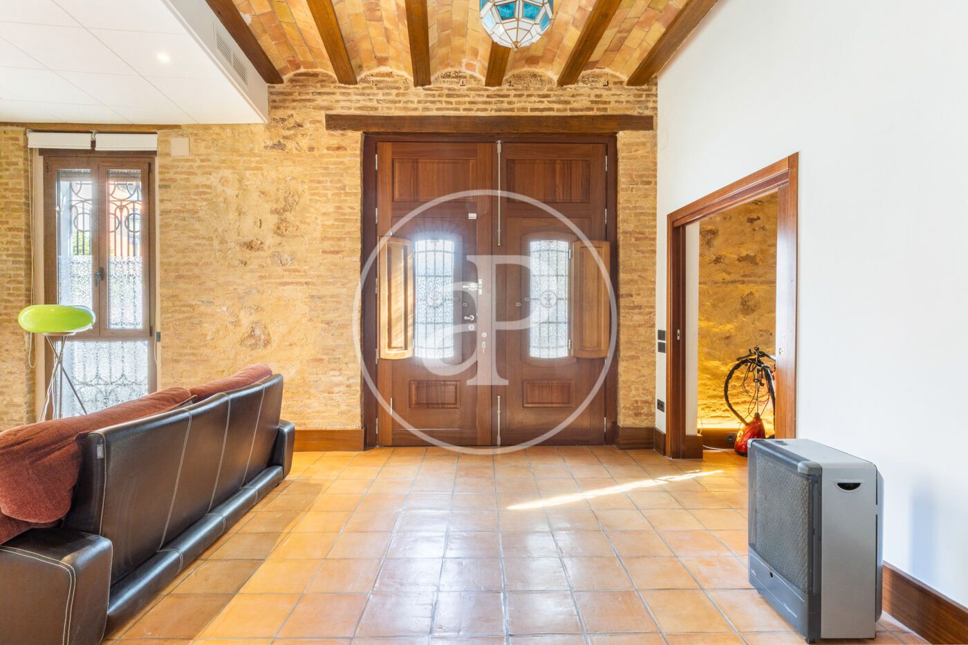 House or chalet to rent in  Valencia Capital  with Air Conditioner, Heating and Furnished