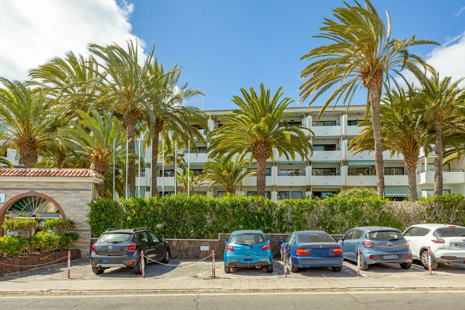 Vista exterior de Piso en venta en San Bartolomé de Tirajana con Terraza, Piscina y Amueblado
