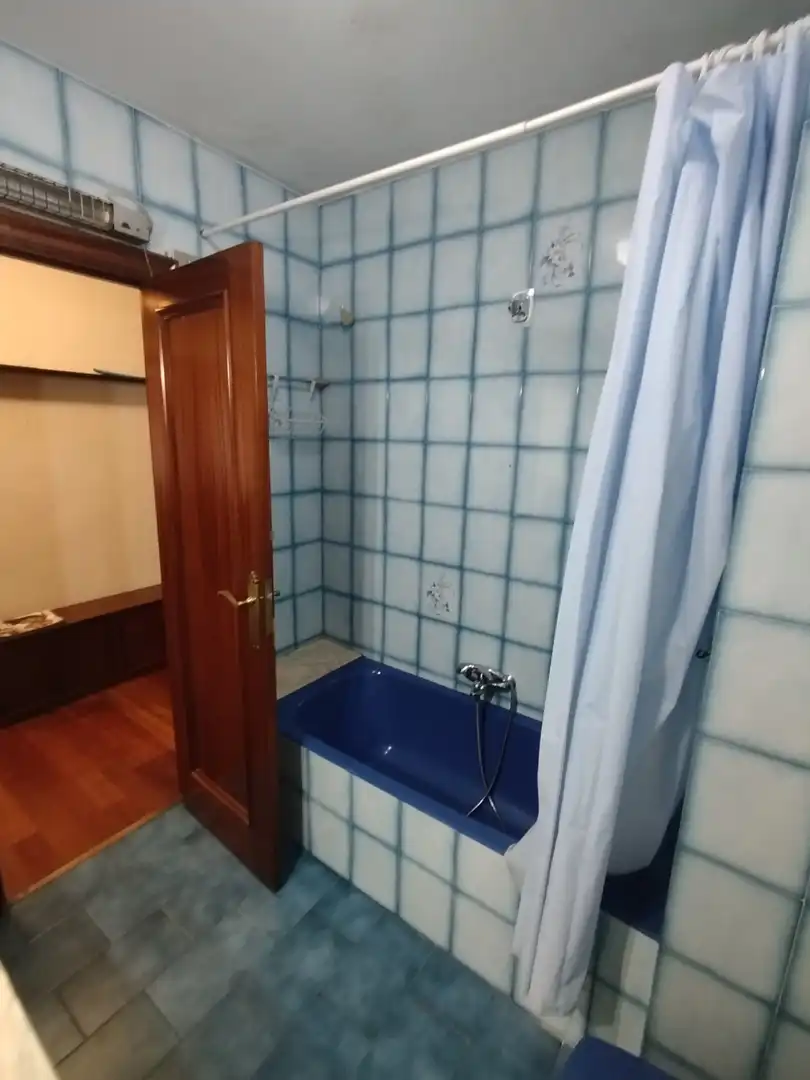 Badezimmer von Wohnung zum Verkauf in  Logroño mit Heizung und Abstellraum