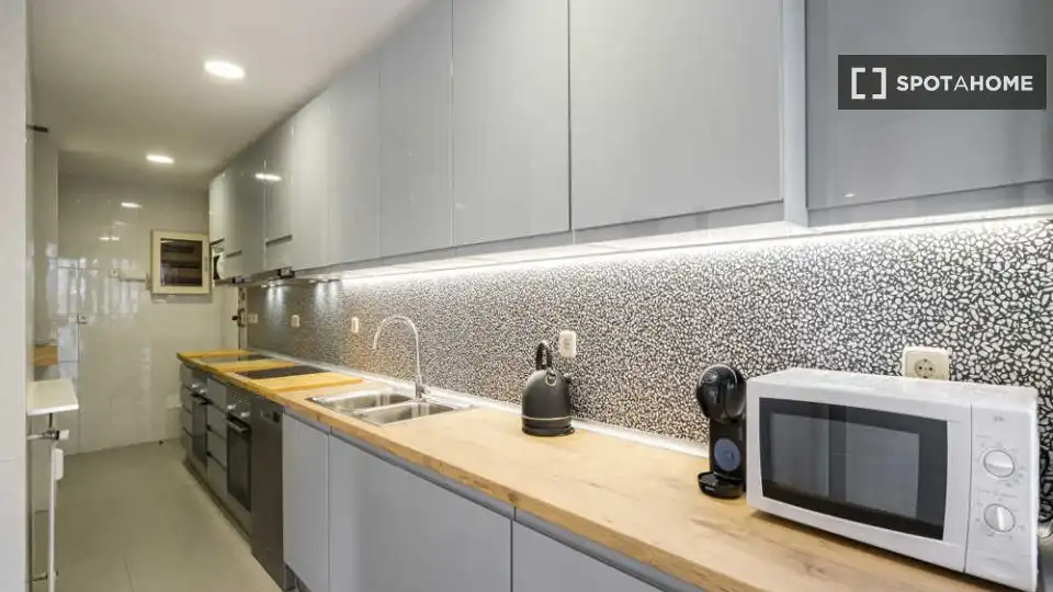 Kitchen of Flat for share in Moncloa - Aravaca