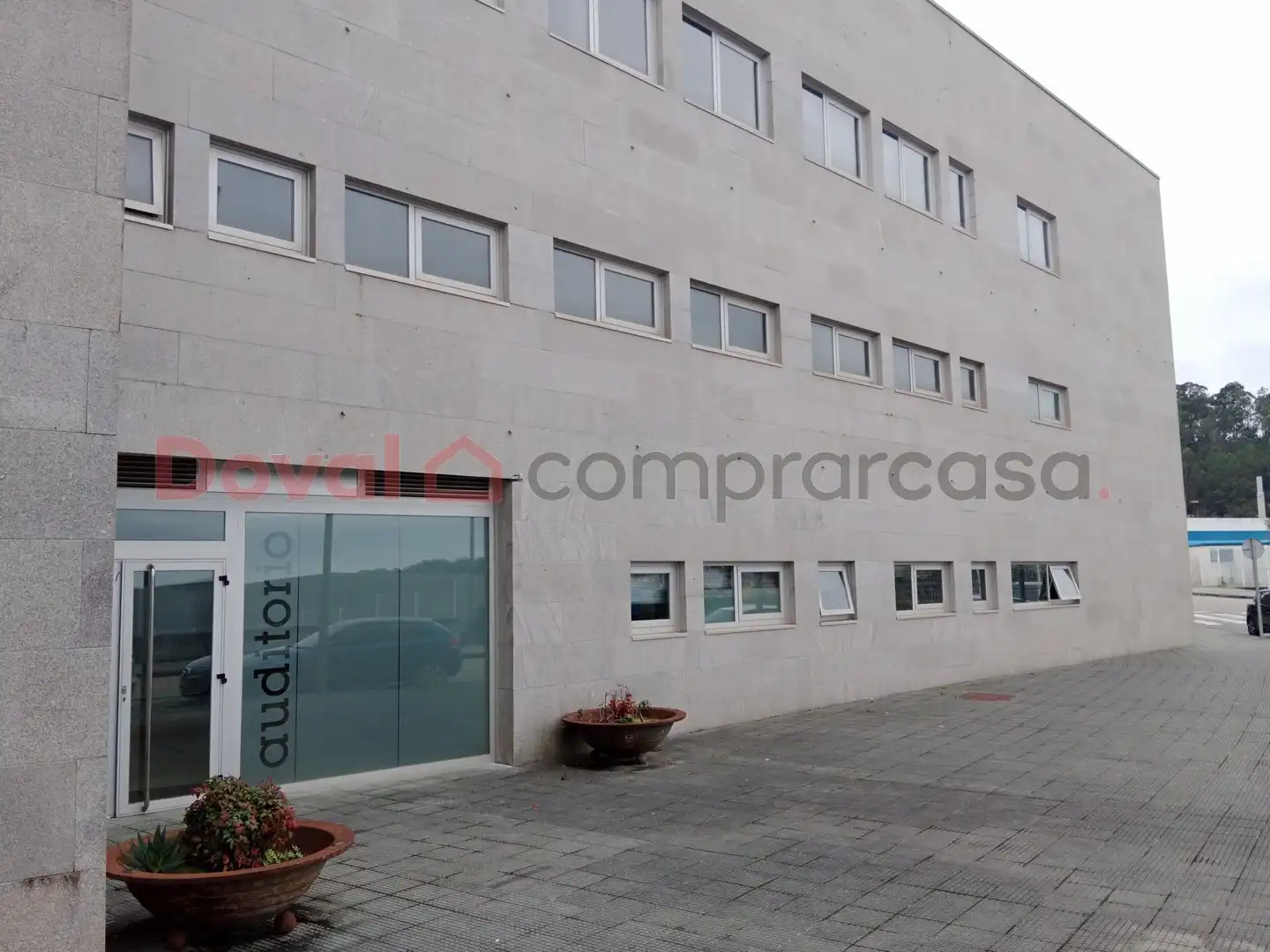 Oficina de alquiler en Vigo  con Calefacción