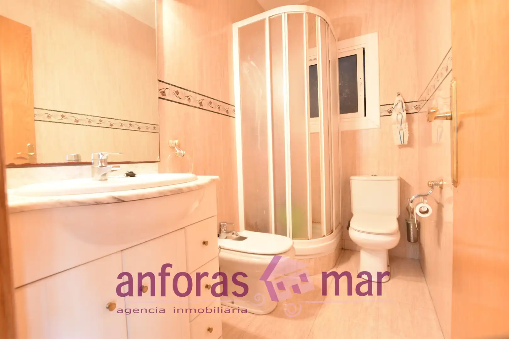 Badezimmer von Wohnung zum Verkauf in Torredembarra mit Klimaanlage, Heizung und Terrasse