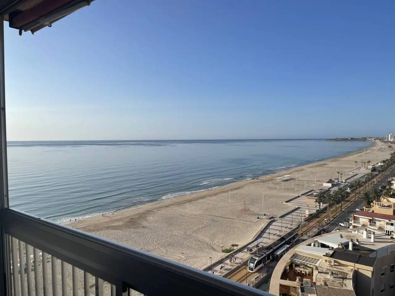 Dormitori de Pis de lloguer en El Campello amb Terrassa, Moblat i Balcó