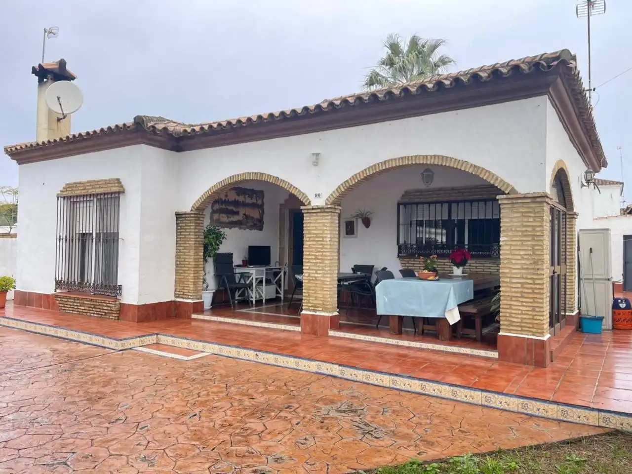 Vista exterior de Casa o xalet en venda en Chiclana de la Frontera amb Aire condicionat