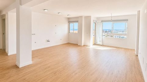 Apartamento reformado, 3 dormitorios, 2 baños, salón  cocina, terraza con vistas a la Bahía de Palma  Son Dameto