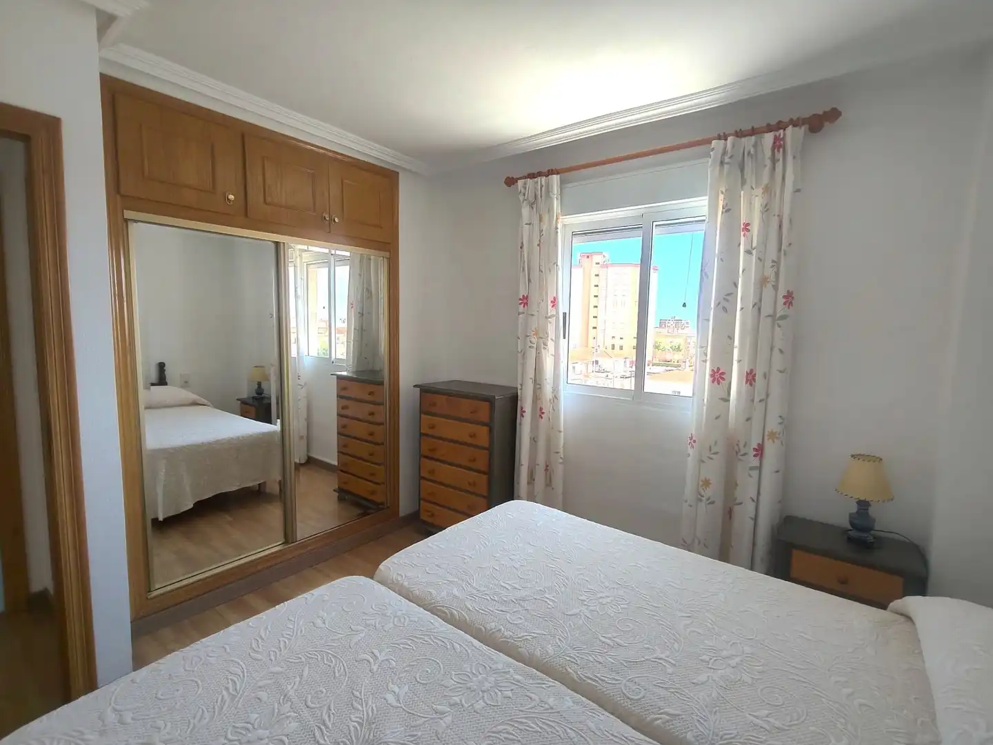 Dormitori de Apartament de lloguer en Santa Pola amb Aire condicionat, Calefacció i Terrassa