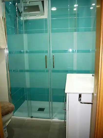 Baño de Apartamento de alquiler en Benicasim / Benicàssim con Terraza, Amueblado y Lavadora