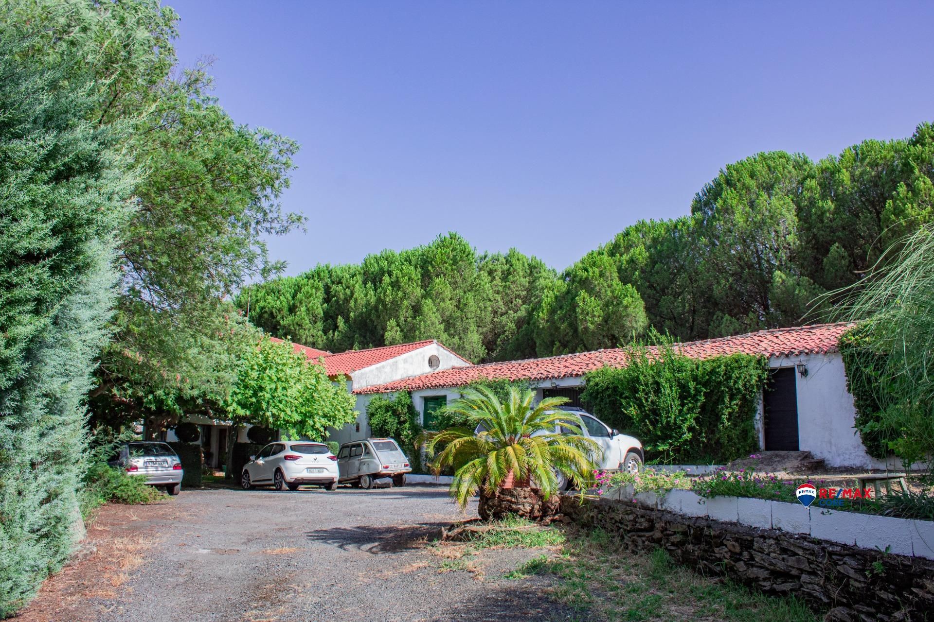 Aparcament de Finca rústica en venda en Plasencia amb Aire condicionat, Calefacció i Jardí privat