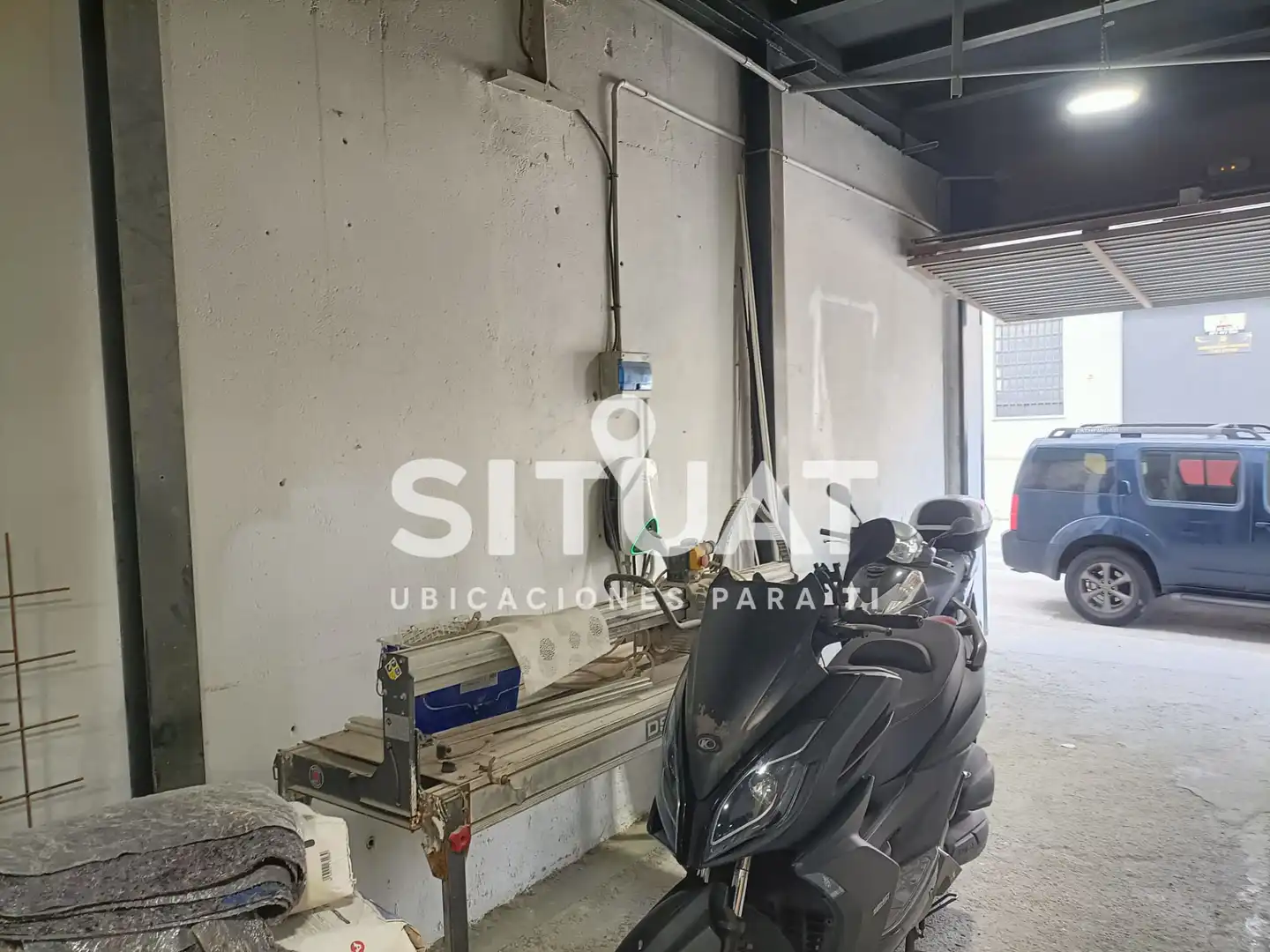 Parking de Nave industrial en venta en Sant Andreu de la Barca con Calefacción y Alarma