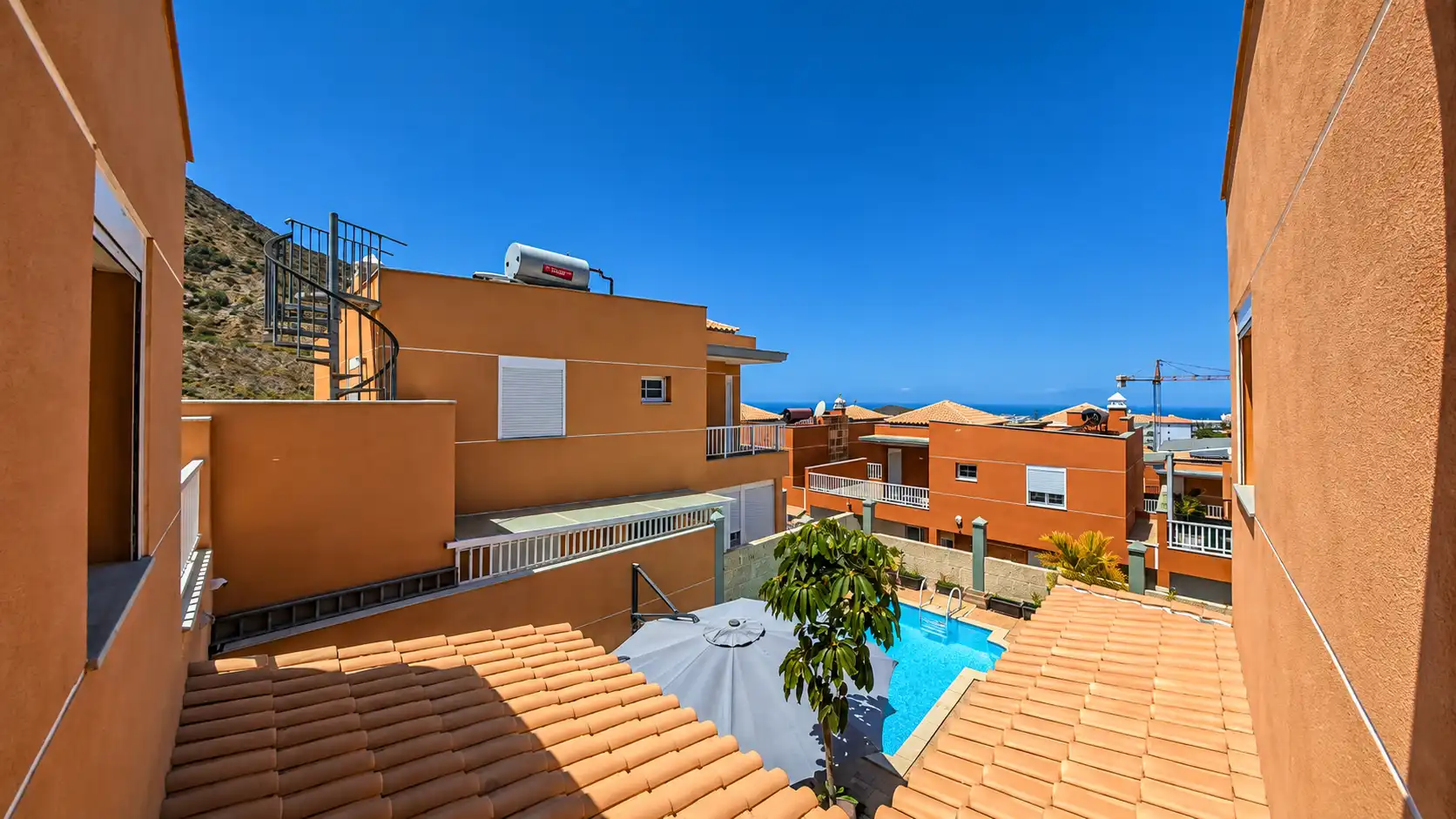 Vista exterior de Casa o chalet en venta en Arona con Aire acondicionado, Terraza y Trastero