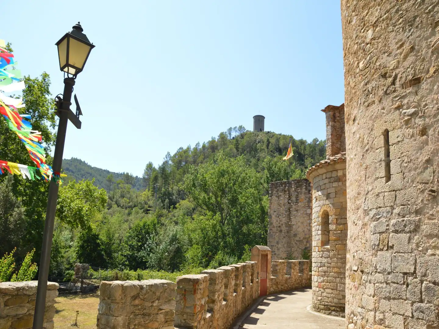 Vista exterior de Casa adosada en venda en Sant Llorenç de la Muga amb Jardí privat, Terrassa i Traster