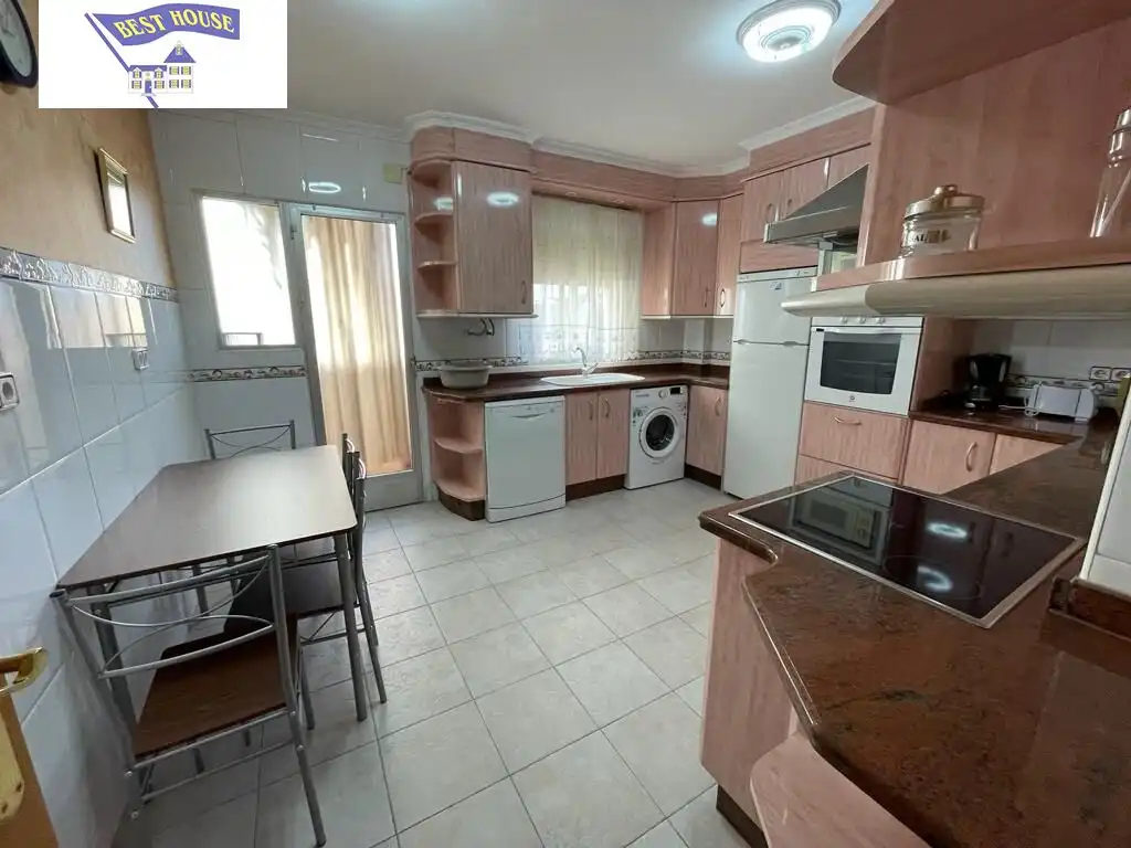 Wohnung zur Miete in Ensanche - Franciscanos