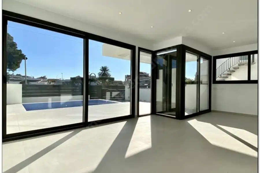 Chalet en venta en Requesens, imagen 2