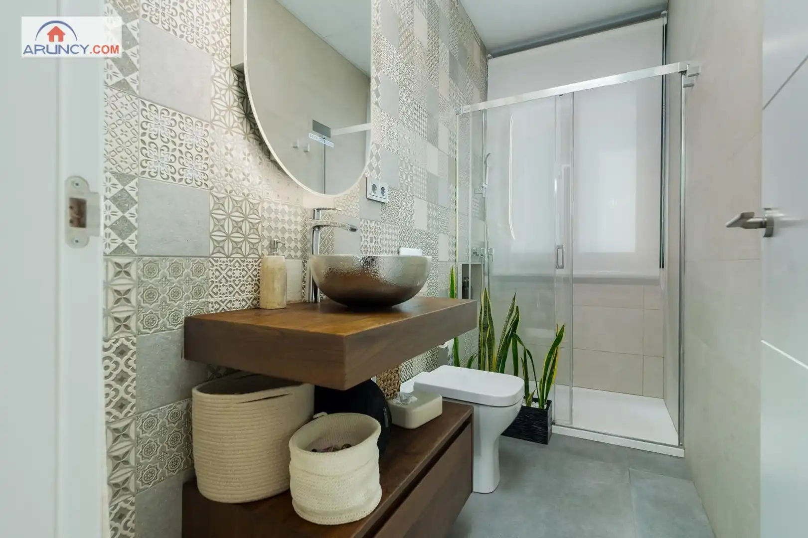 Baño de Casa adosada en venta en Dos Hermanas con Aire acondicionado, Jardín privado y Terraza
