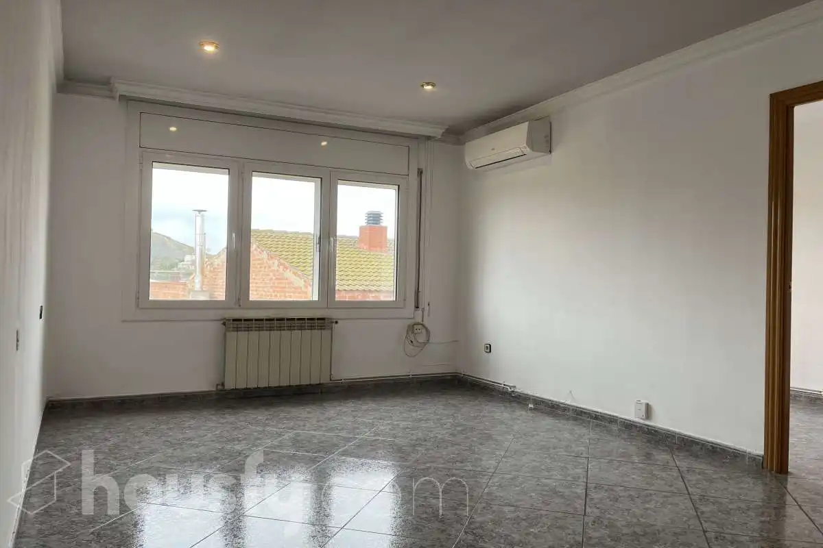 Wohnzimmer von Dachboden zum Verkauf in Santa Margarida de Montbui mit Klimaanlage, Heizung und Terrasse