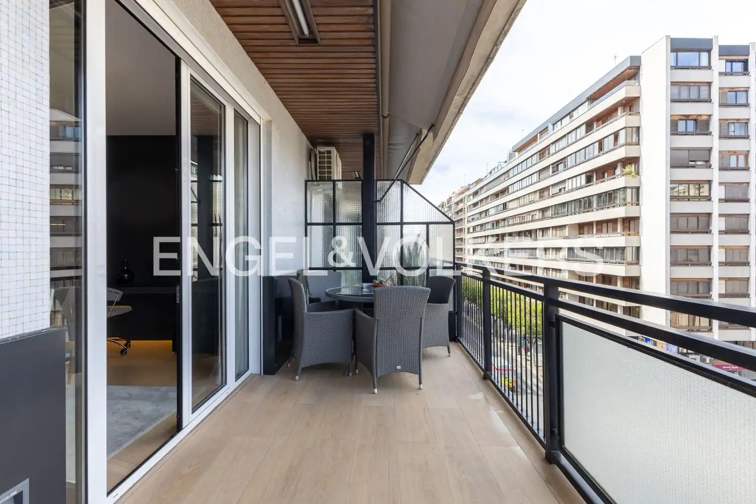 Terrasse von Wohnung zum Verkauf in  Valencia Capital mit Klimaanlage, Heizung und Parkett