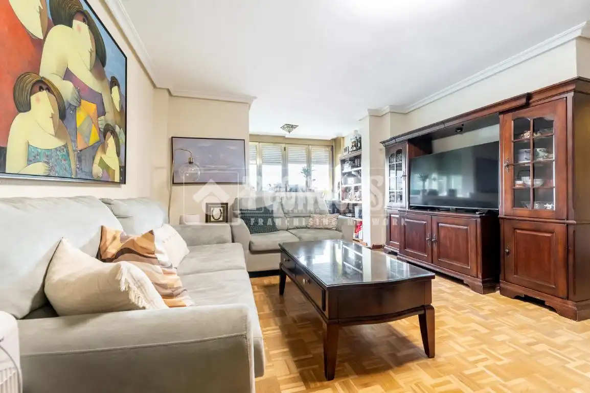 Sala de estar de Piso en venta en Las Rozas de Madrid con Terraza y Trastero