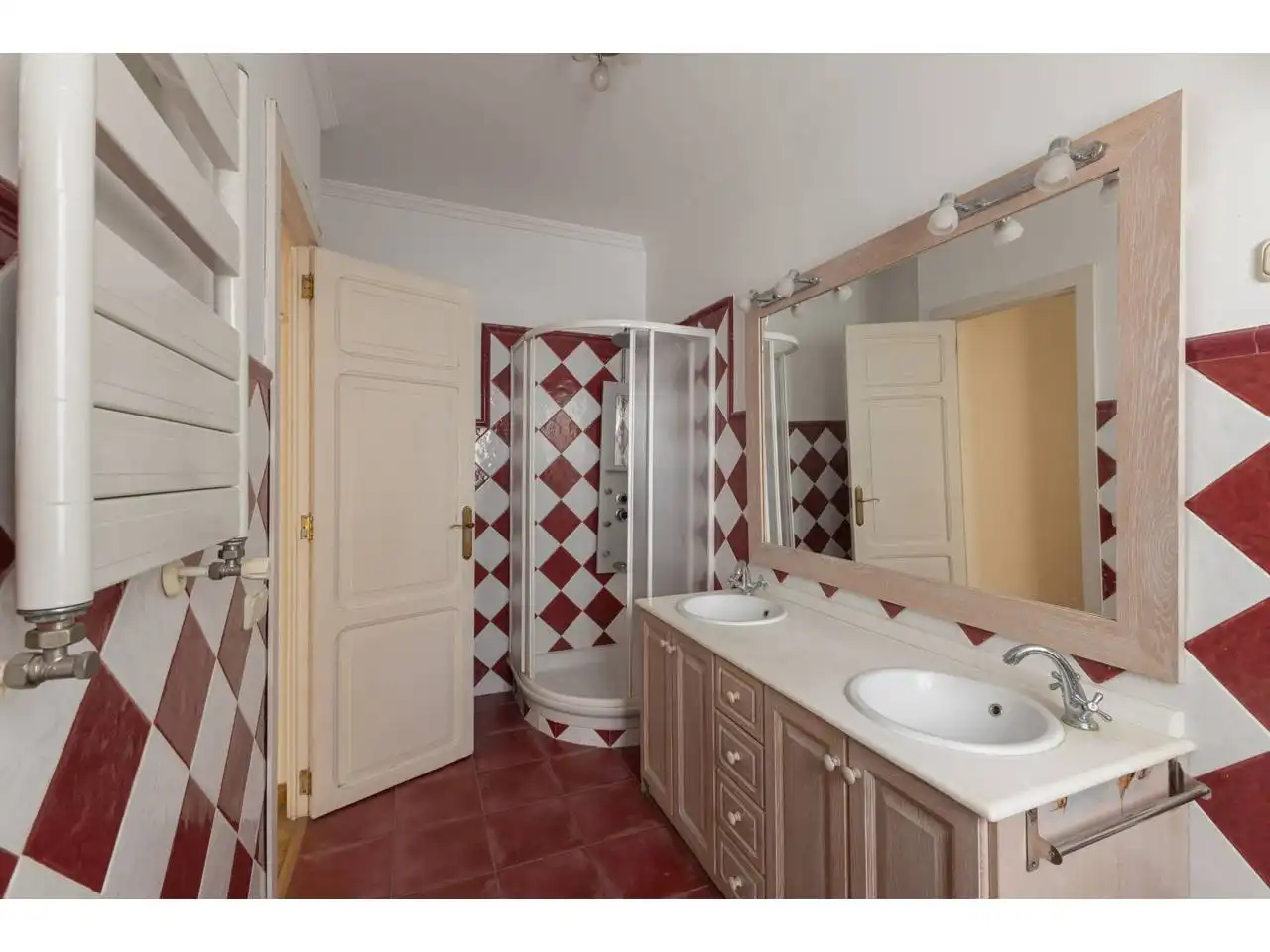 Badezimmer von Wohnung zum Verkauf in Valencia mit Klimaanlage, Heizung und Parkett