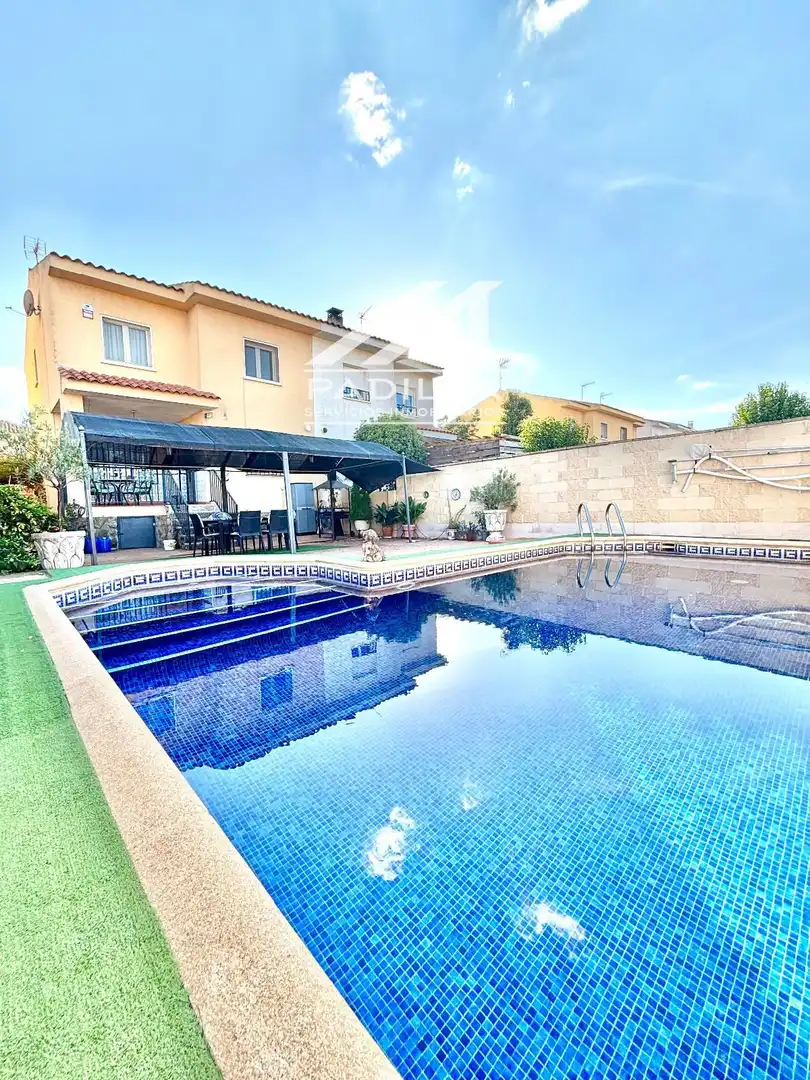 Maison jumelée avec piscine à vendre à MAGALLANES