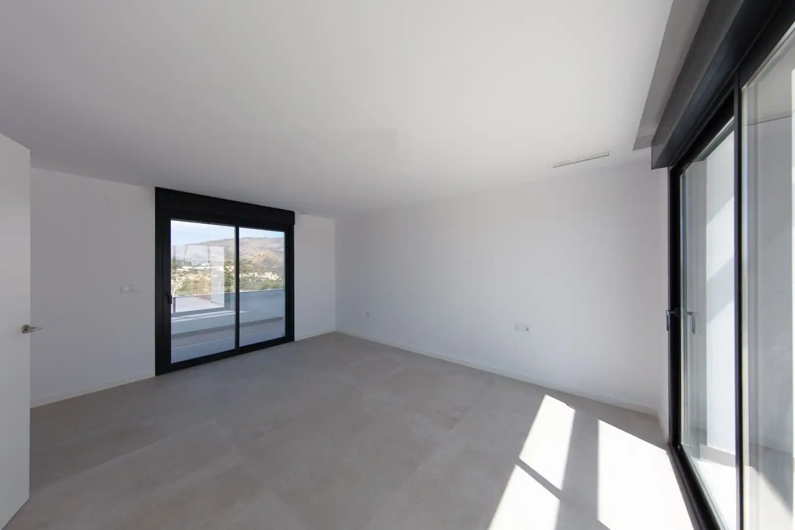 Habitación de Ático de alquiler en Finestrat con Aire acondicionado, Calefacción y Jardín privado