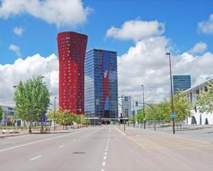 Vista exterior de Edifici en venda en L'Hospitalet de Llobregat