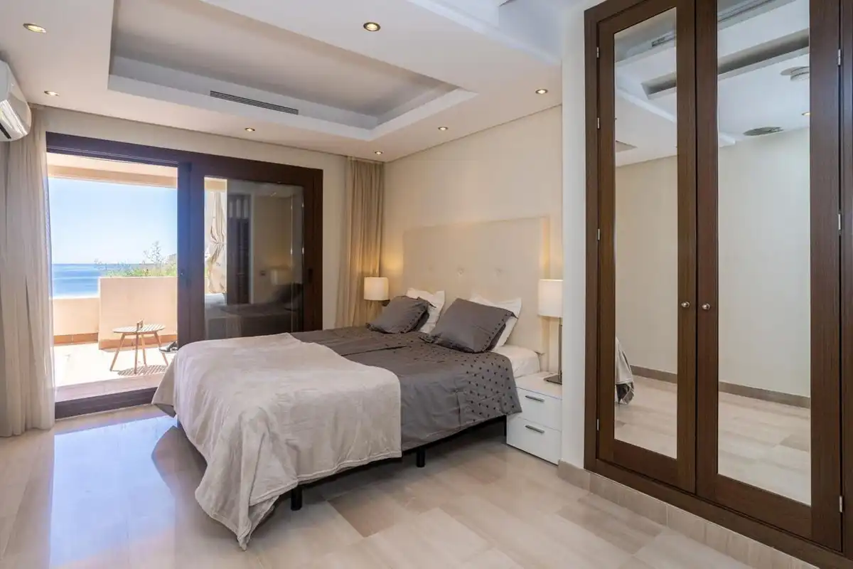 Dormitori de Dúplex en venda en Estepona amb Terrassa, Piscina i Jacuzzi