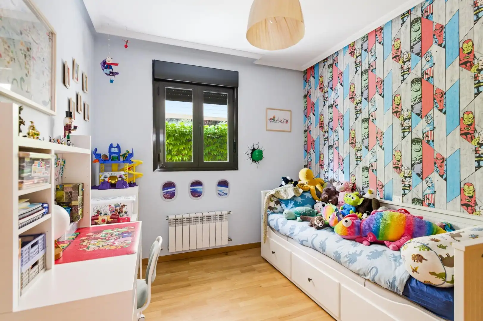 Habitación de Planta baja en venta en Madrid con Calefacción, Jardín privado y Piscina comunitaria