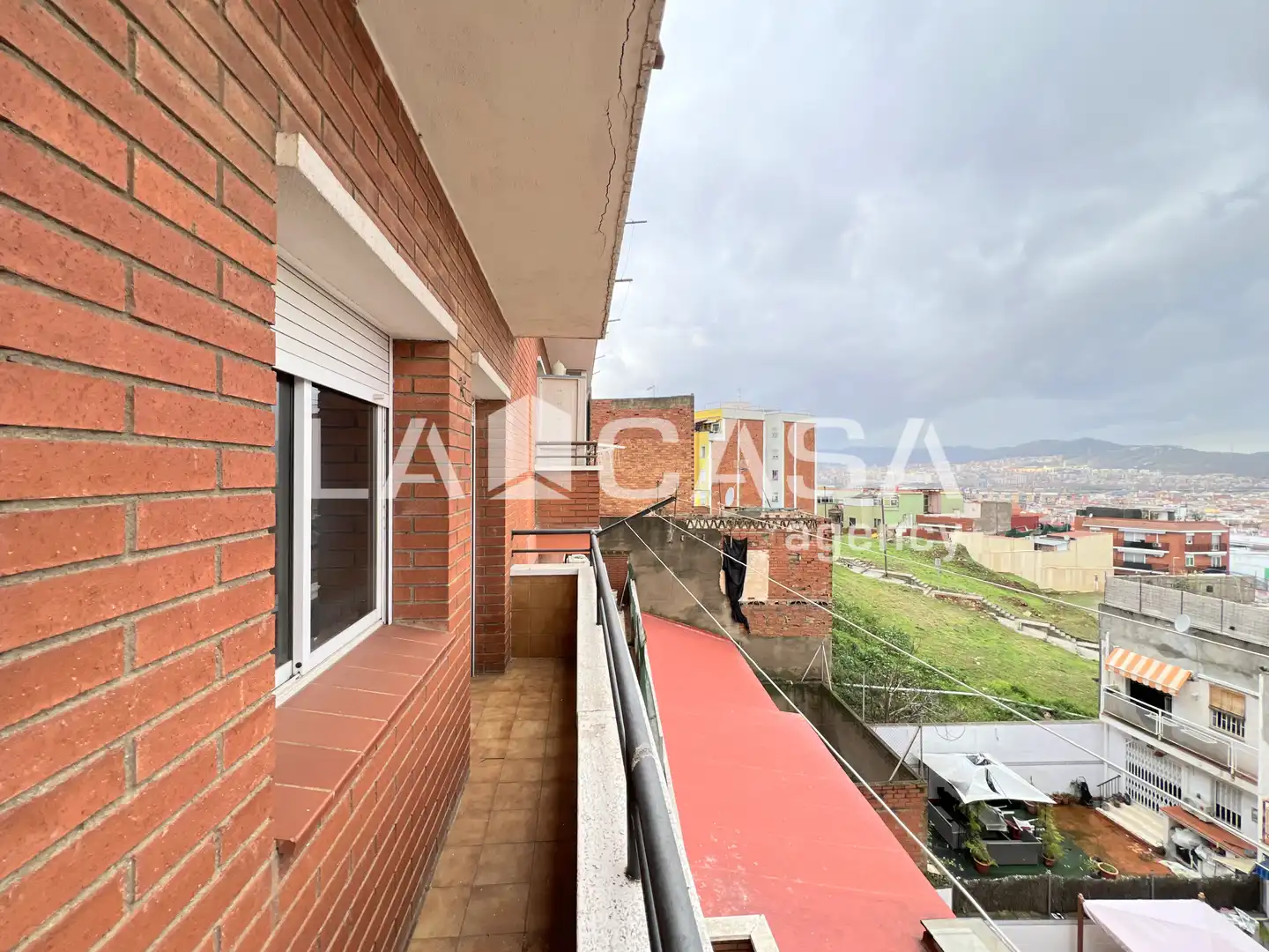 Exterior view of Flat for sale in Santa Coloma de Gramenet  with Balcony