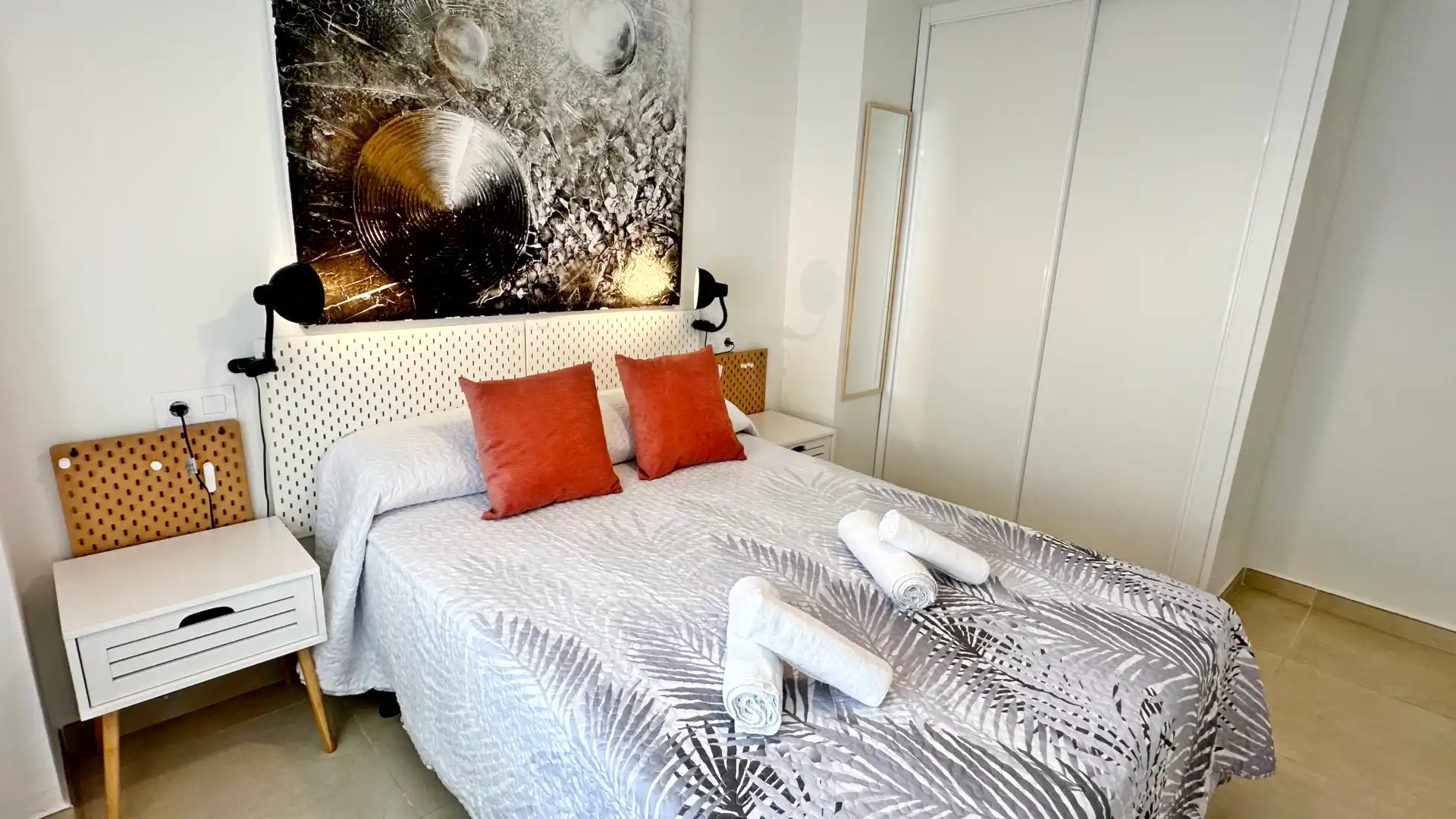 Dormitori de Apartament de lloguer en Gandia amb Aire condicionat, Calefacció i Moblat