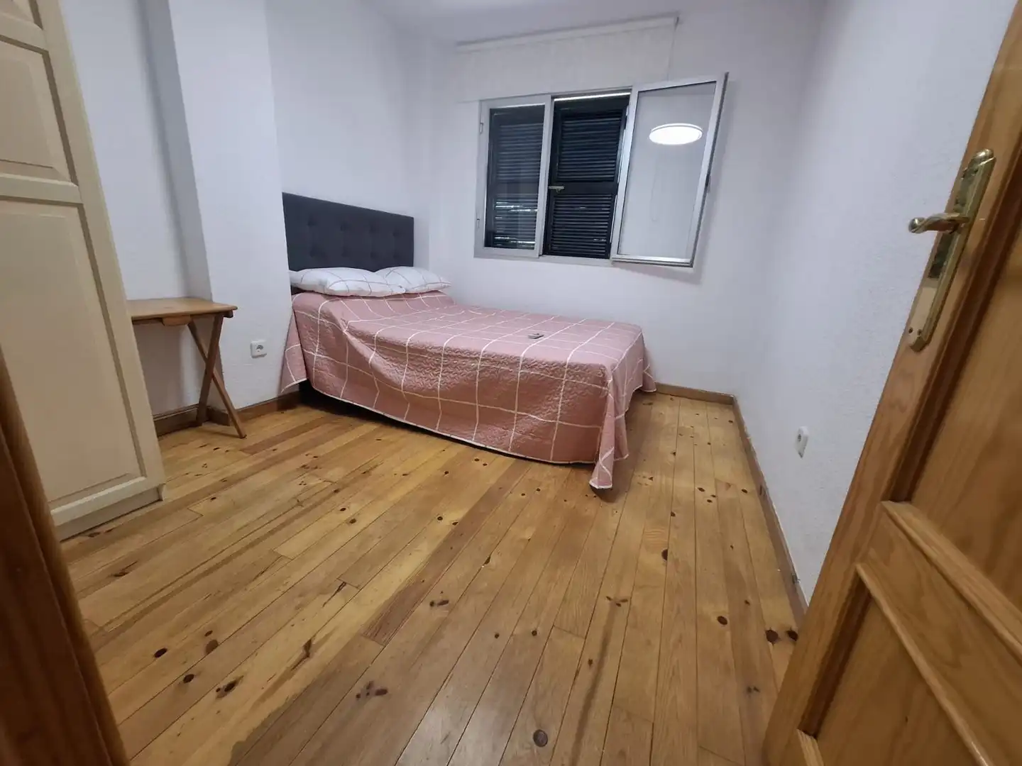 Schlafzimmer von Wohnungen zur Miete in Torremolinos mit Terrasse, Abstellraum und Möbliert