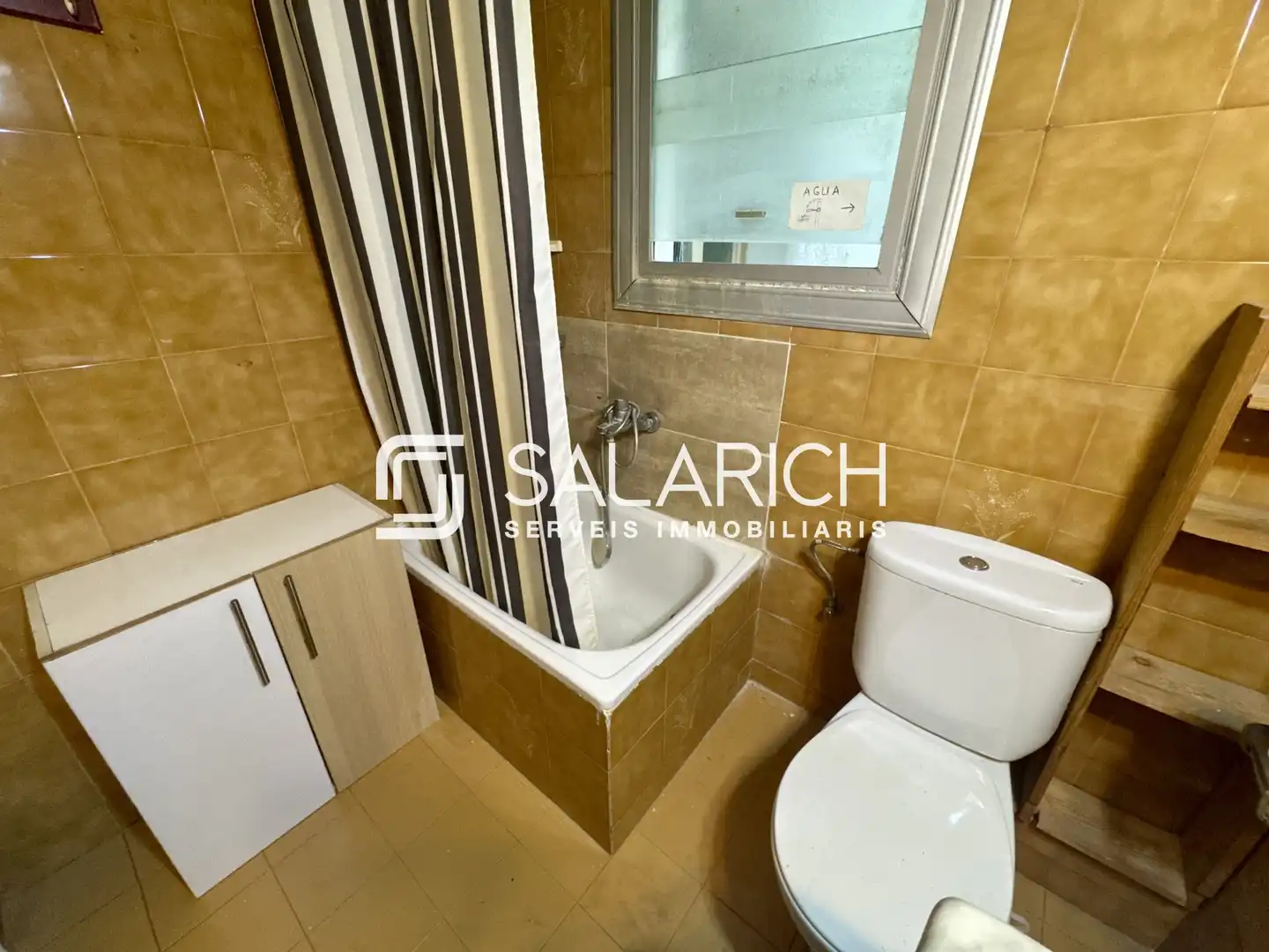 Bathroom of Flat for sale in Barcelona  with Air Conditioner and Balcony