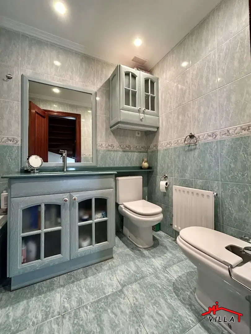 Baño de Casa o chalet en venta en Laredo con Calefacción y Amueblado