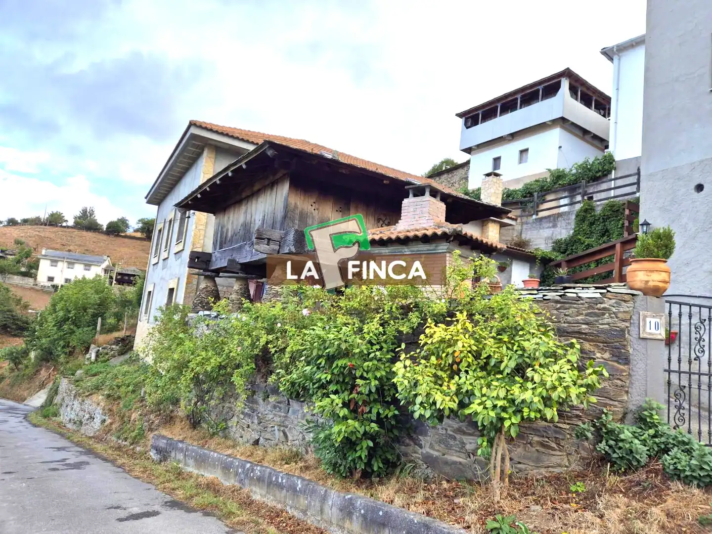 Exterior view of Houses for sale in Cangas del Narcea  with Terrace and Furnished
