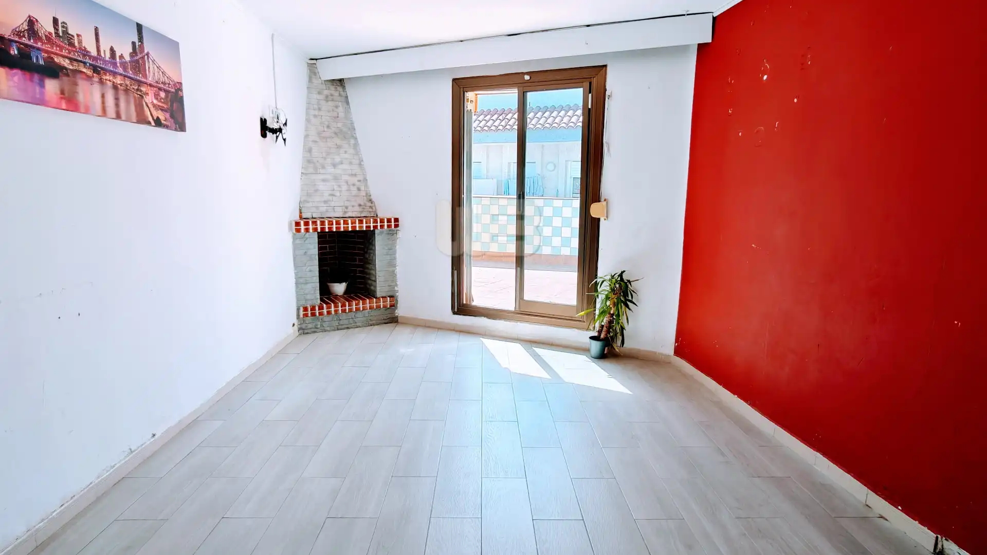 Wohnzimmer von Dachboden zum Verkauf in Barcelona mit Parkett, Terrasse und Ofen