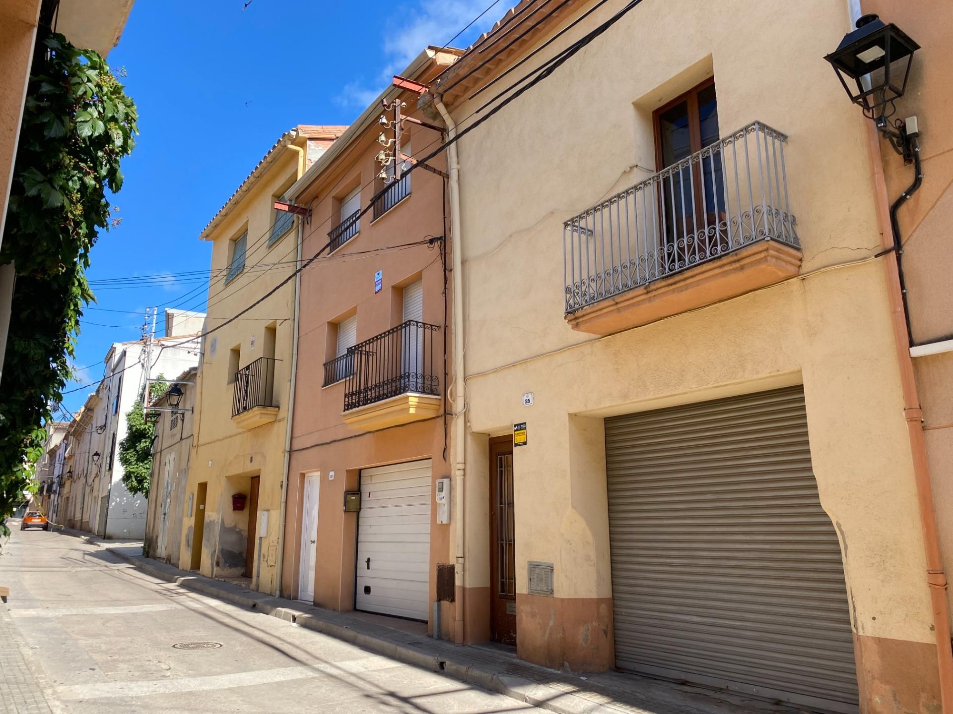 Exterior view of Single-family semi-detached for sale in L'Arboç  with Air Conditioner, Heating and Terrace