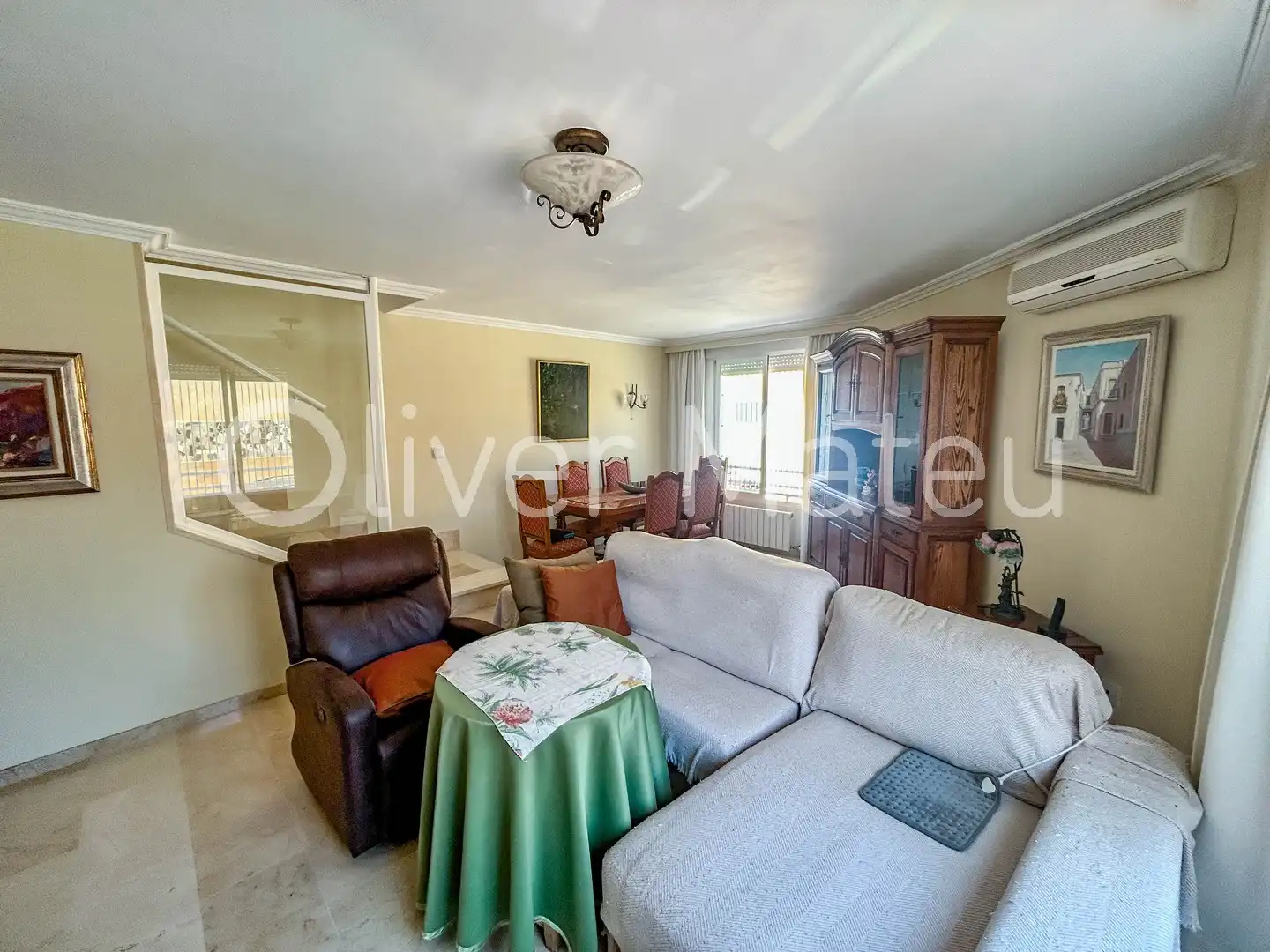 Wohnzimmer von Einfamilien-Reihenhaus zum Verkauf in  Palma de Mallorca mit Klimaanlage, Heizung und Terrasse