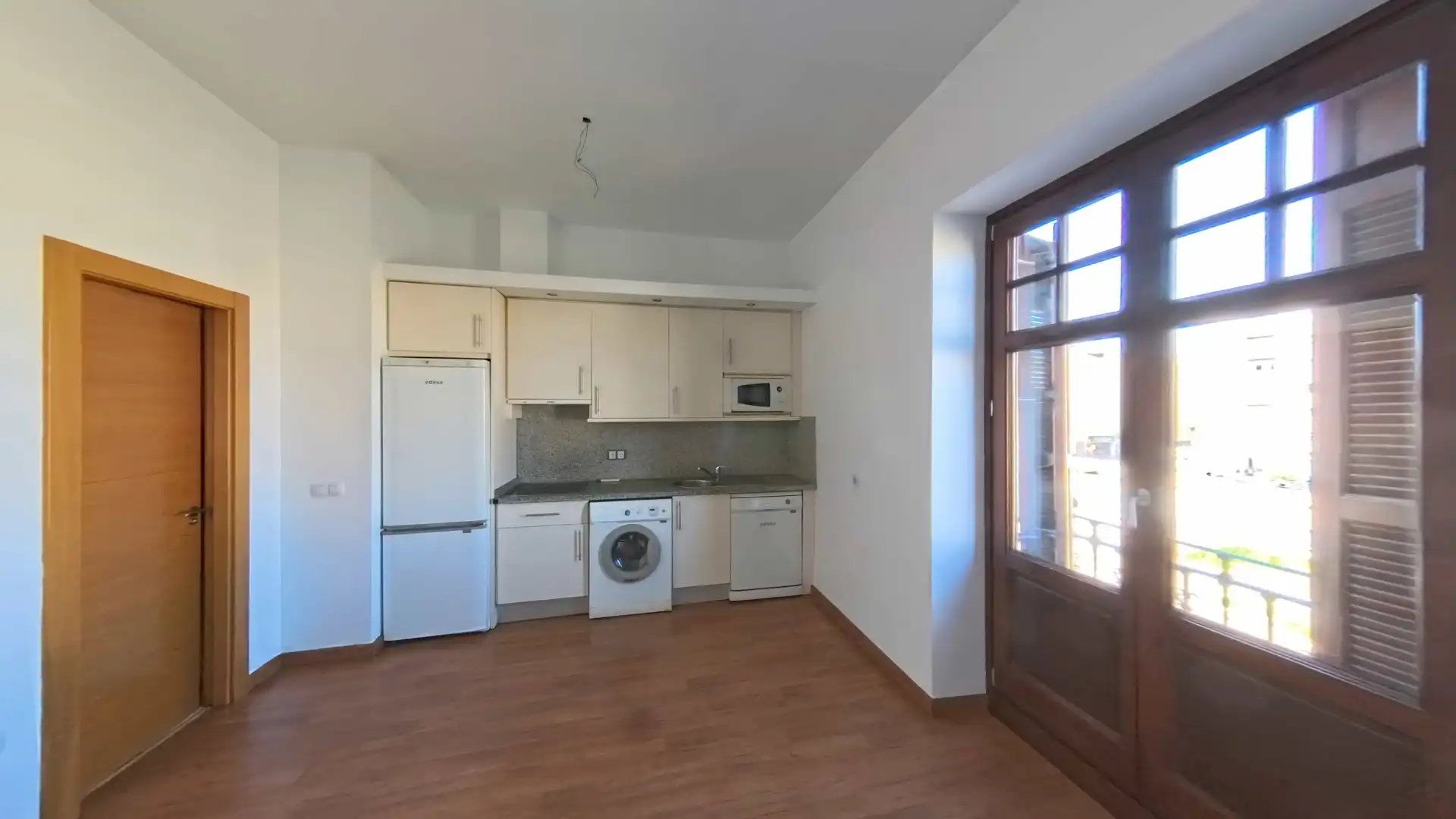 Cocina de Estudio de alquiler en Málaga Capital con Aire acondicionado, Horno y Lavadora