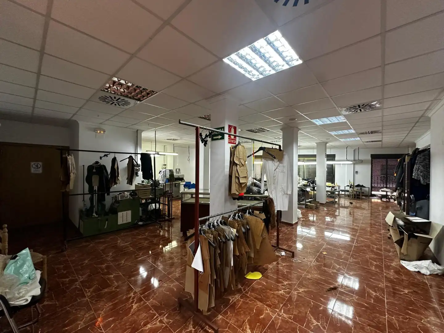 Buildings for sale in Llombai