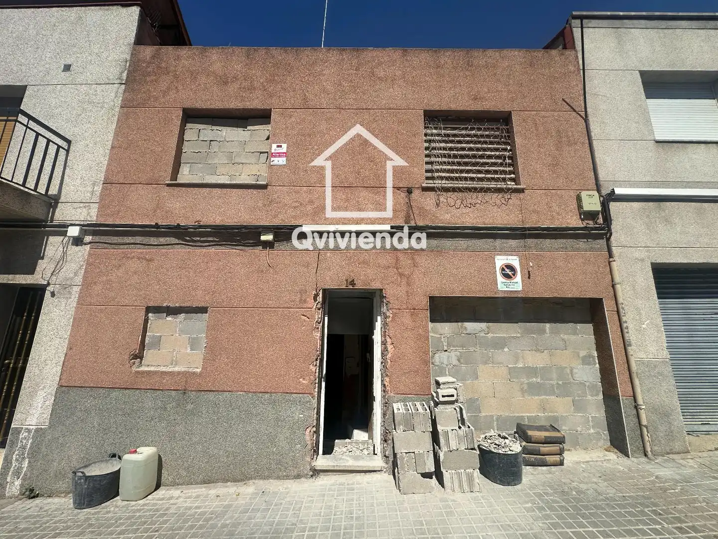 Vista exterior de Casa adosada en venda en Sabadell