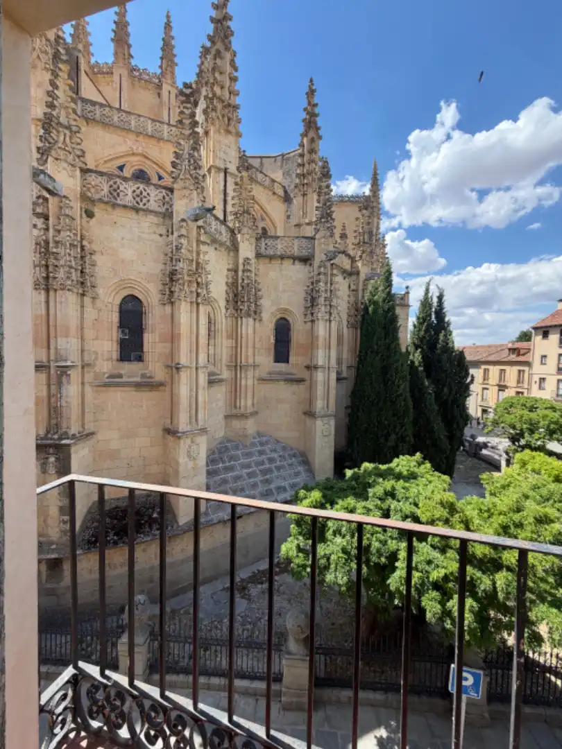Vista exterior de Casa o xalet en venda en Segovia amb Balcó
