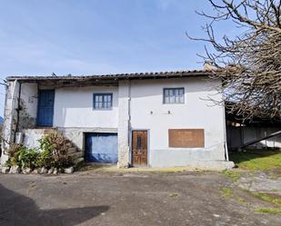 Vista exterior de Finca rústica en venda en Llanes amb Jardí privat