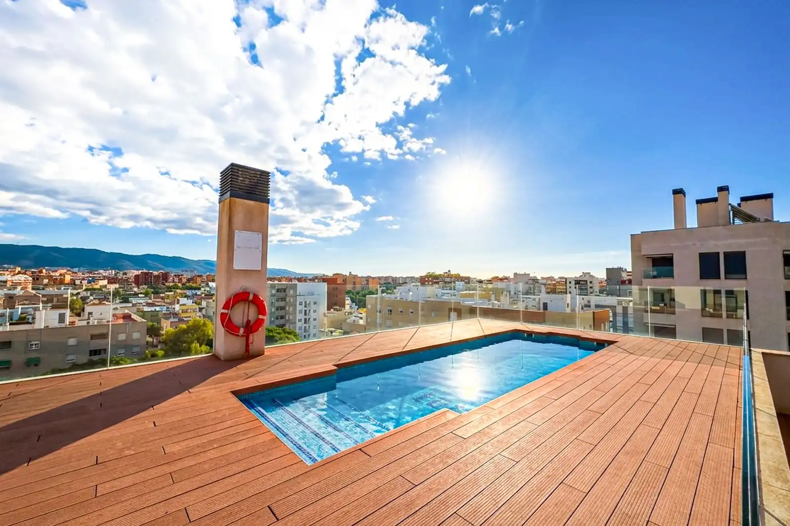 Piscina de Pis en venda en Almería amb Aire condicionat, Calefacció i Terrassa
