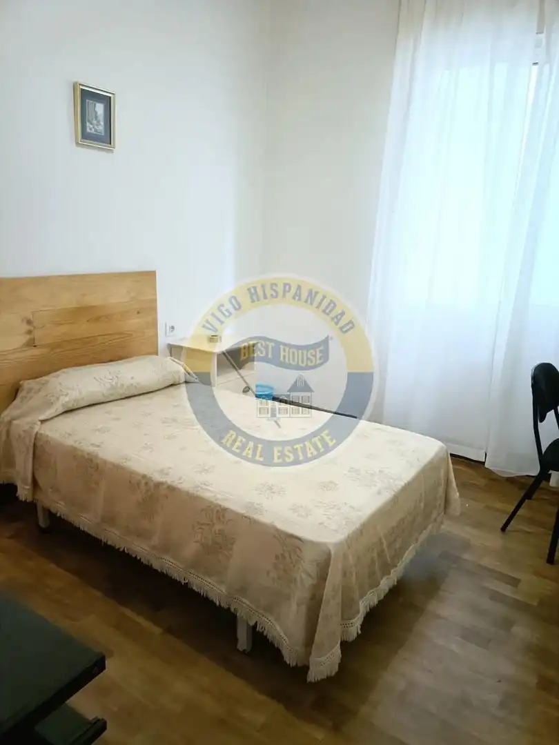 Dormitori de Casa o xalet en venda en Vigo  amb Terrassa i Moblat