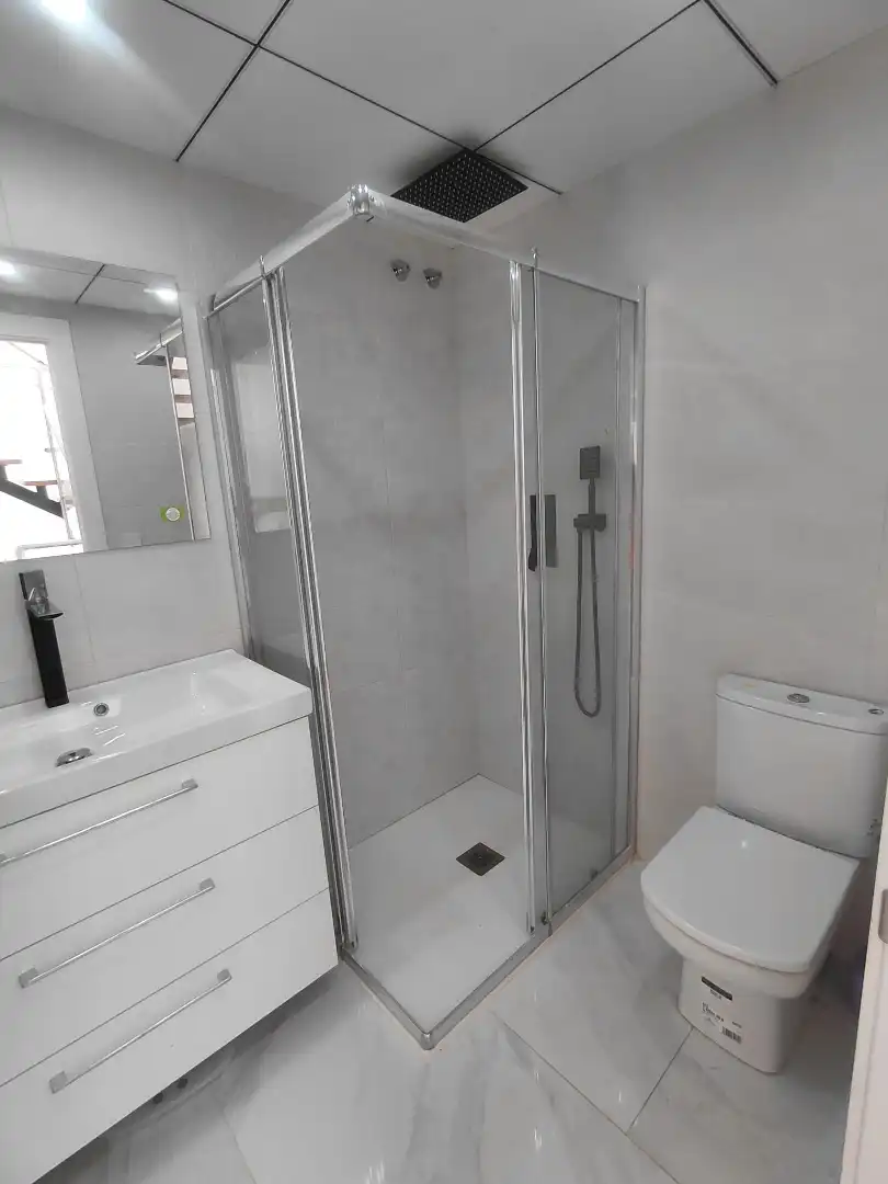 Baño de Casa o chalet de alquiler en La Nucia con Aire acondicionado, Jardín privado y Terraza