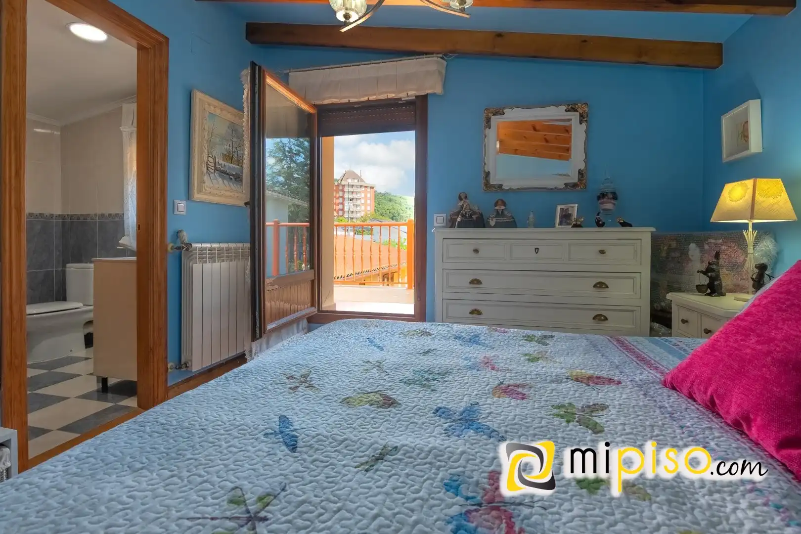 Habitación de Casa o chalet en venta en Laredo con Calefacción y Jardín privado