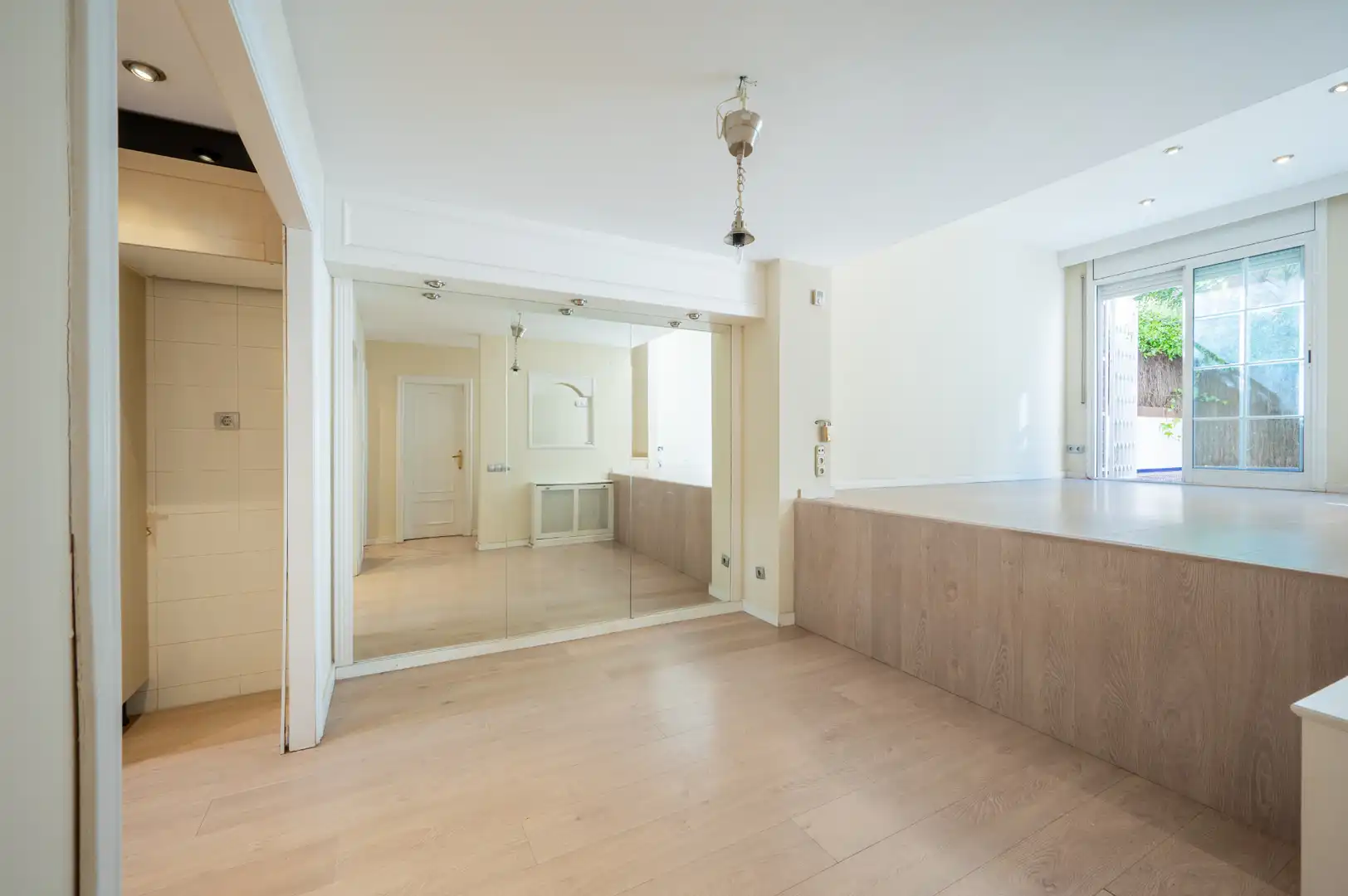 Sala d'estar de Casa adosada en venda en Sant Cugat del Vallès amb Aire condicionat, Calefacció i Jardí privat