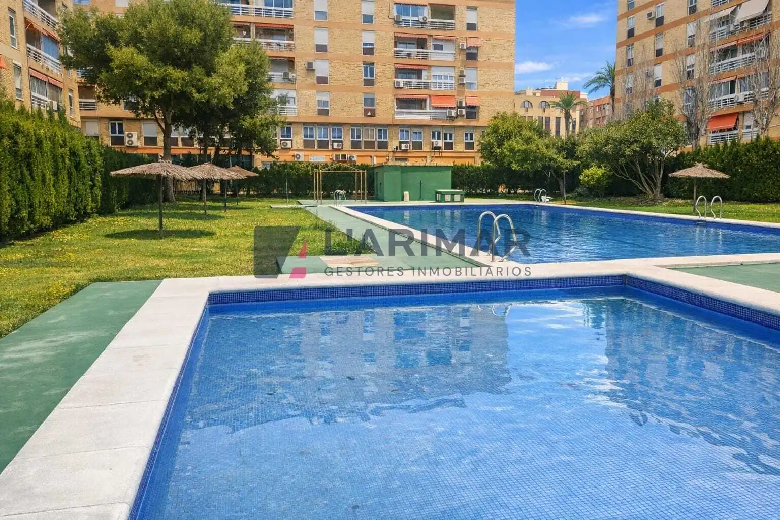 Piscina de Piso en venta en Alicante / Alacant con Amueblado y Piscina comunitaria