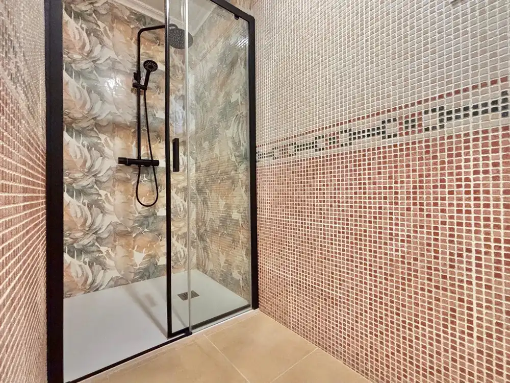 Bany de Apartament en venda en Torrevieja amb Aire condicionat, Parquet i Moblat