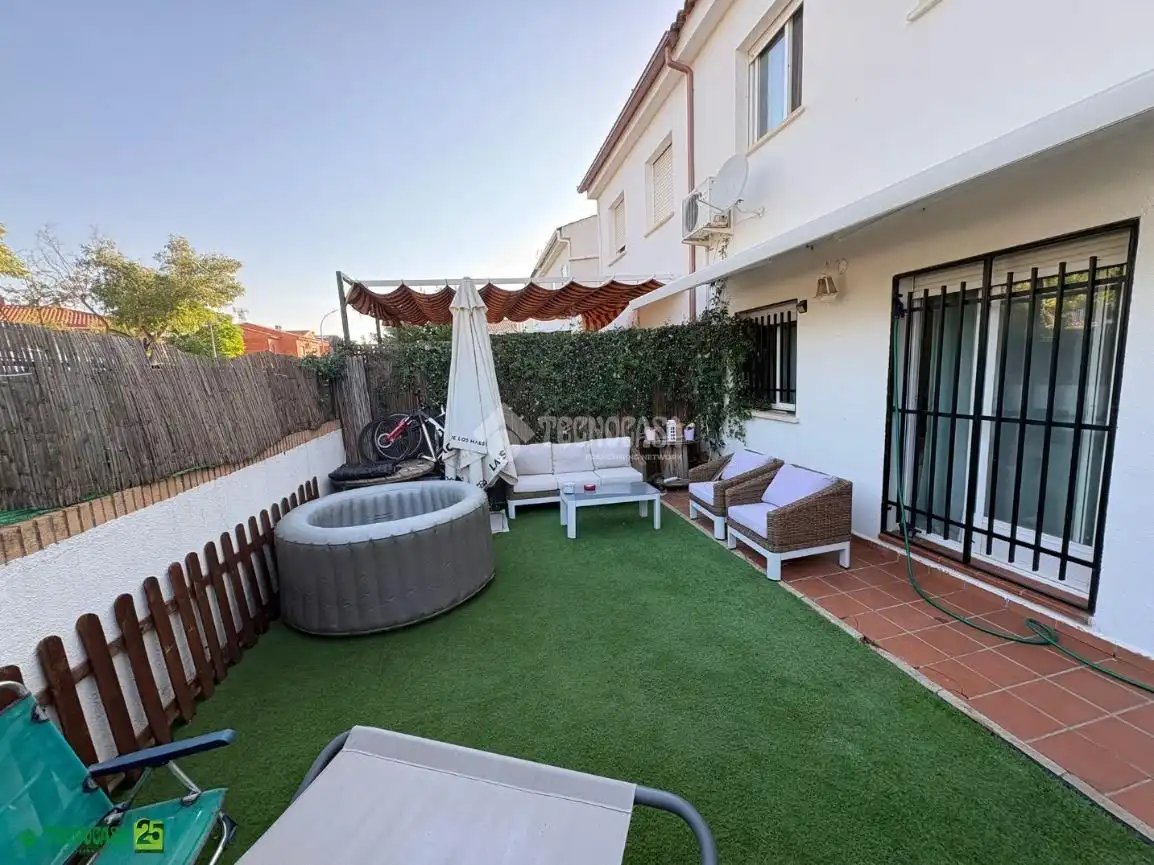 Casa adosada en venta en C. las Viñas, Miguelturra
