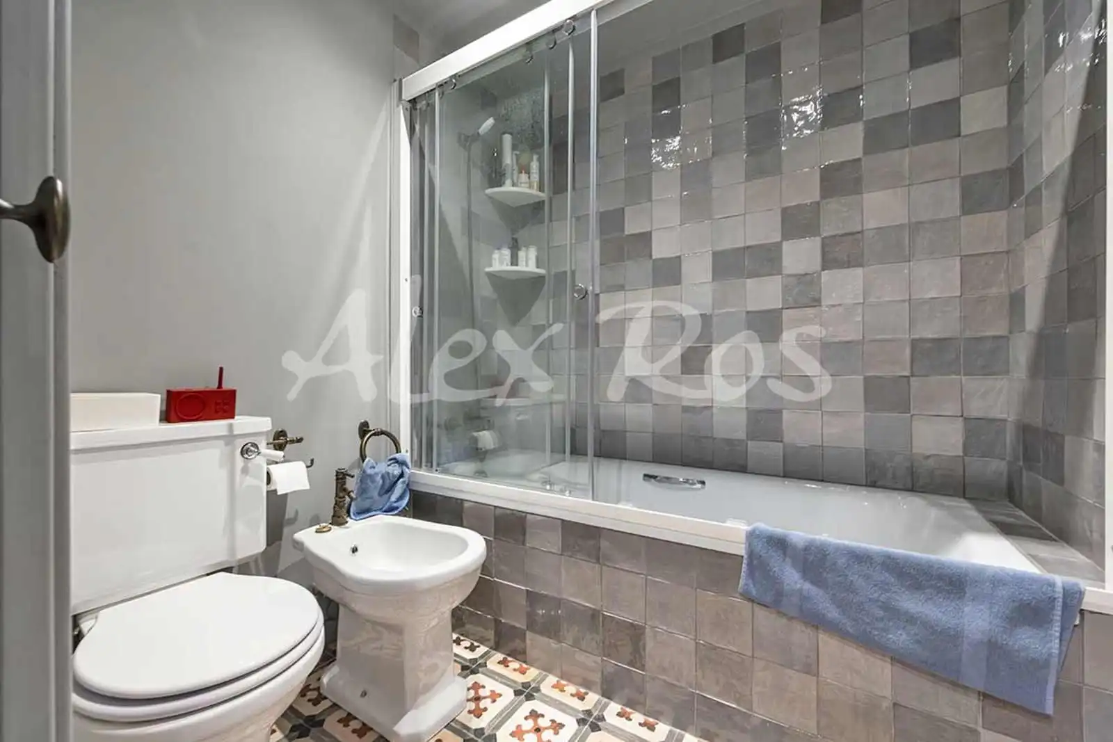 Bathroom of Houses for sale in Urús  with Heating, Private garden and Terrace